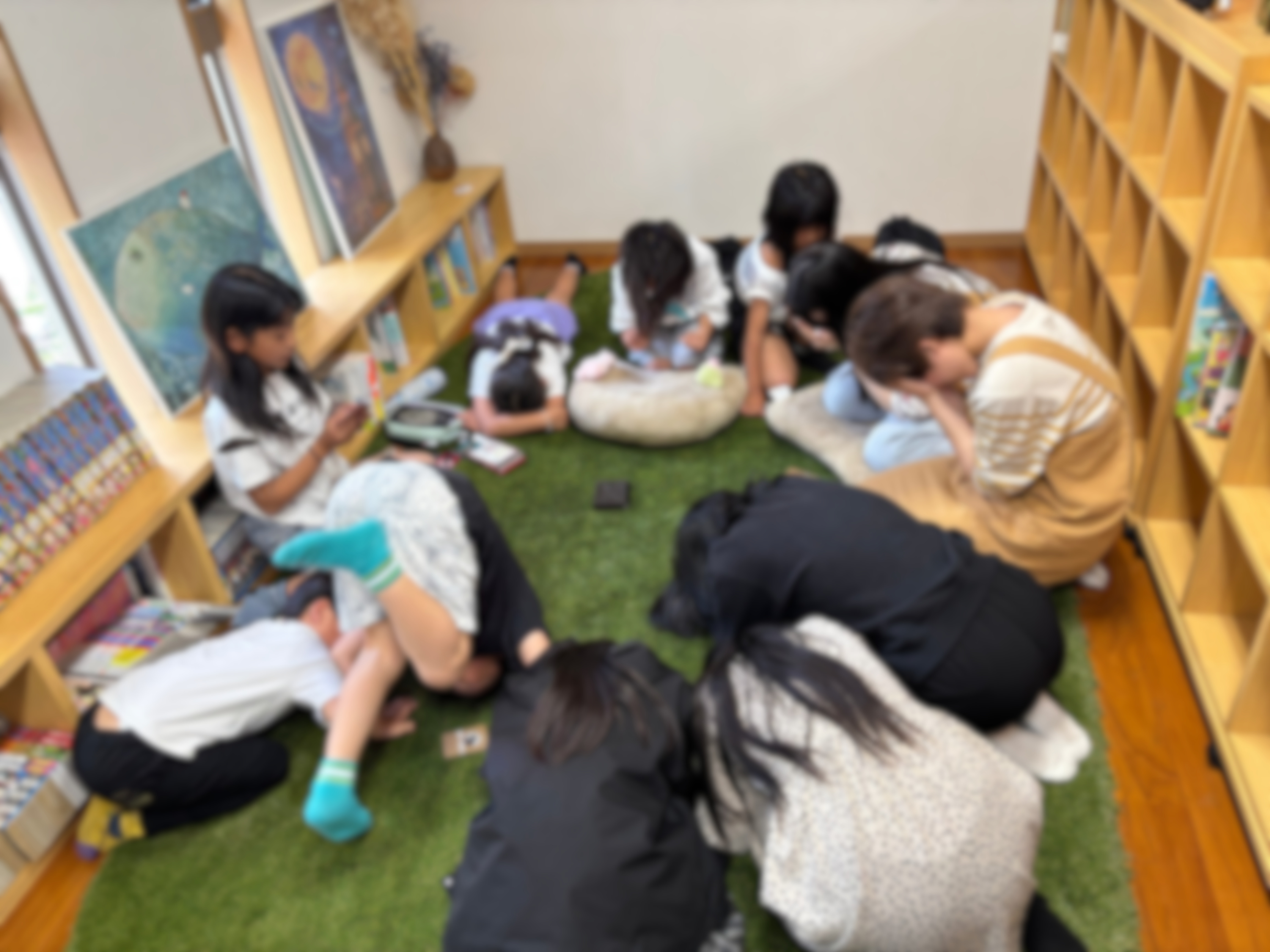まつなぎやで過ごす子どもたち